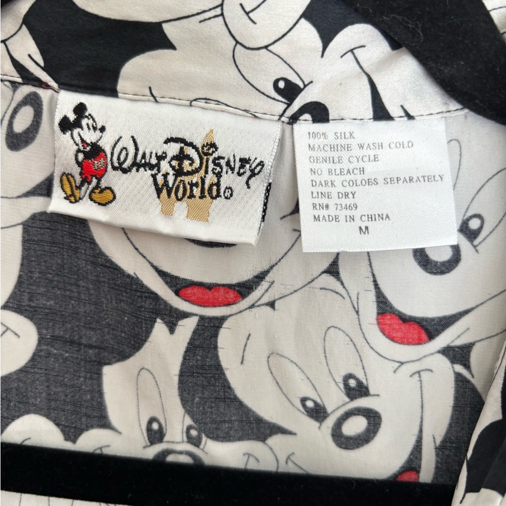 100% silk,machine wash, Disney oversized size M 23”ptp. Covered buttons. - Picture 3 of 7
